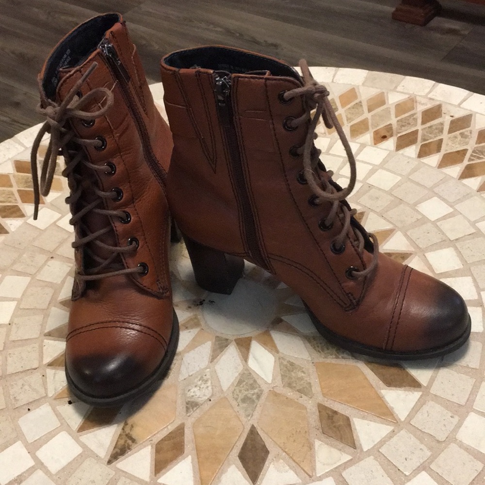Clark leather size 6 never worn